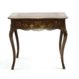 Petite bureau plat de dame,