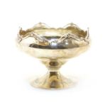 A George V silver pedestal bow,