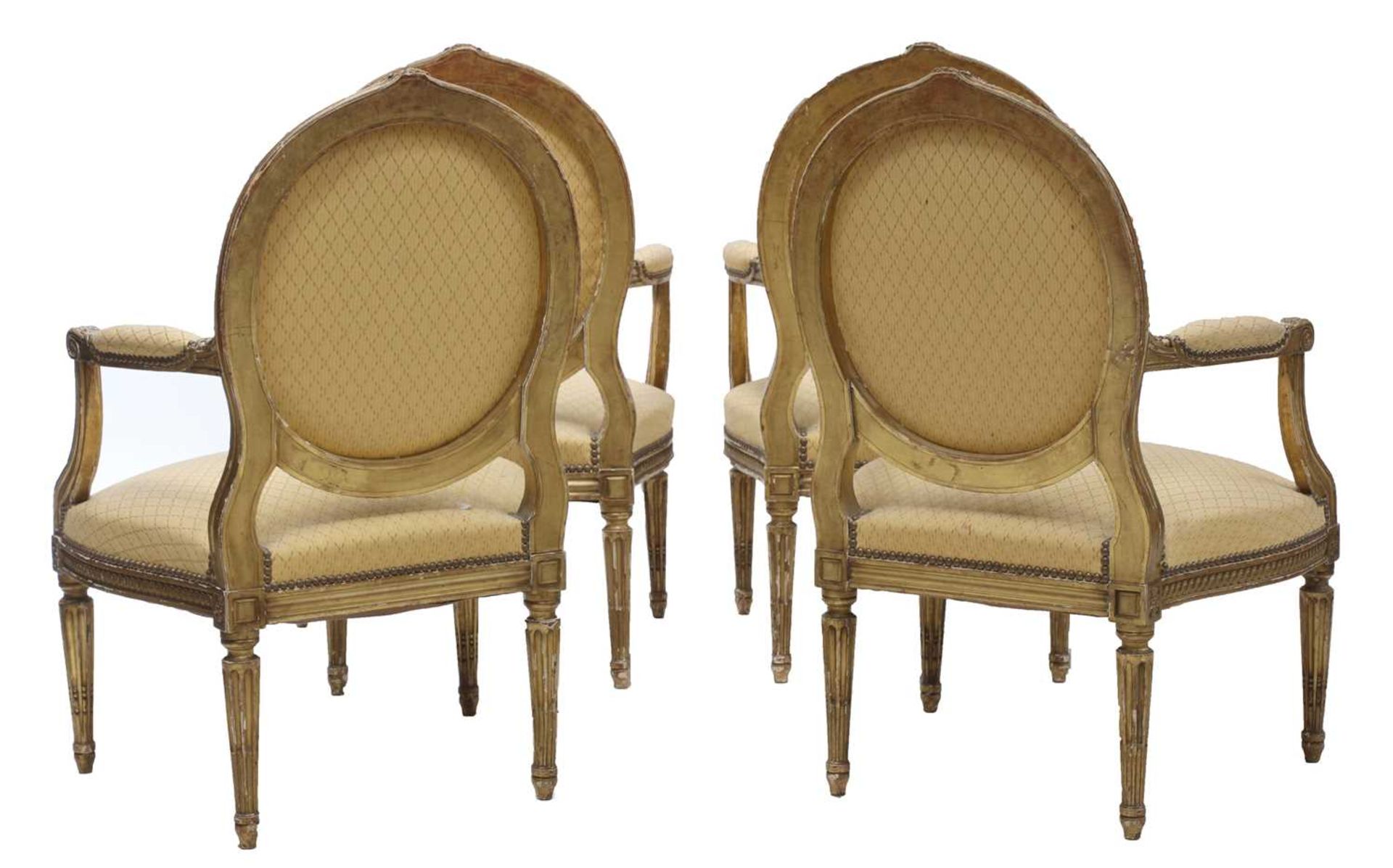 A set of four French giltwood salon chairs, - Bild 3 aus 4