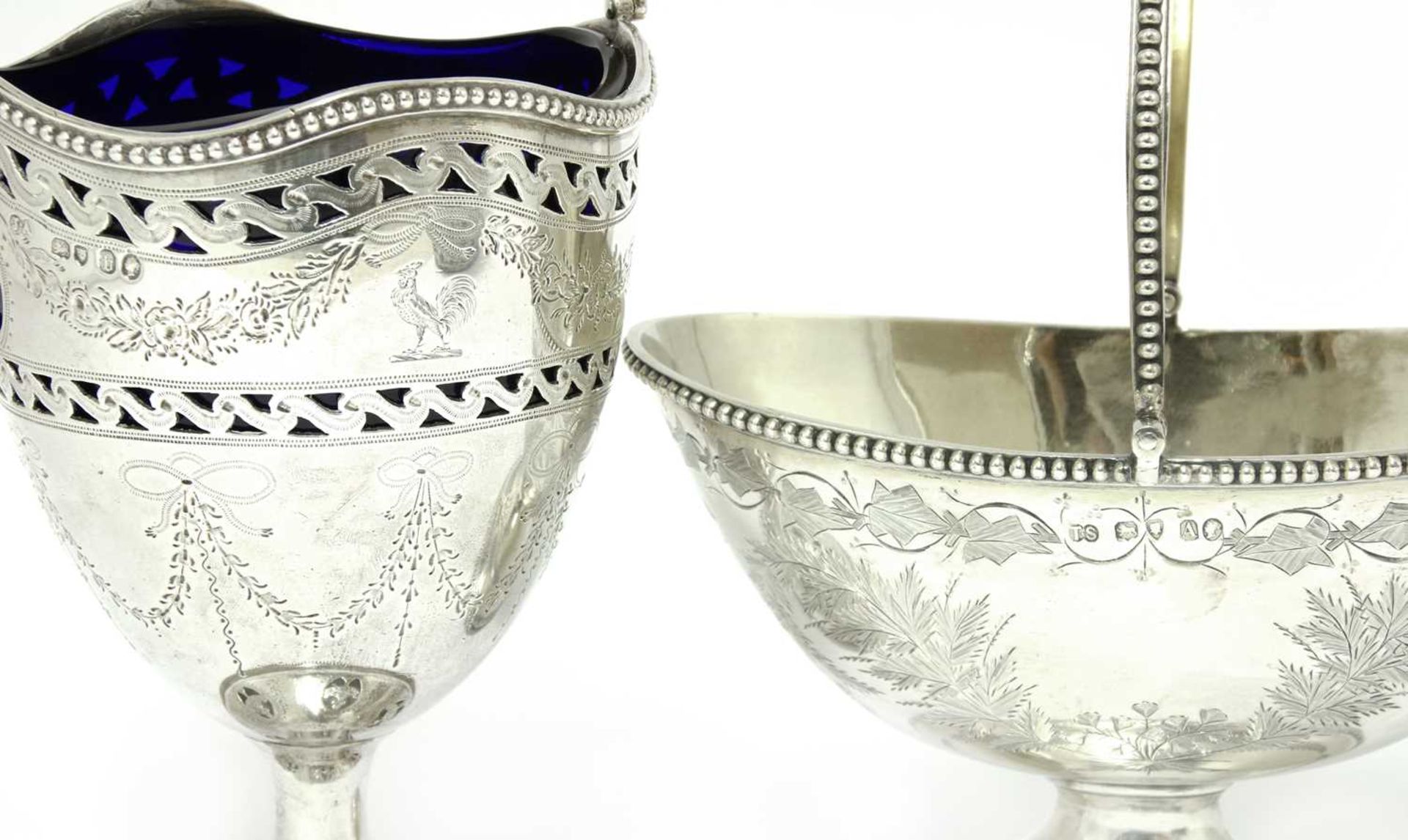 Two Victorian silver sugar baskets, - Bild 2 aus 3