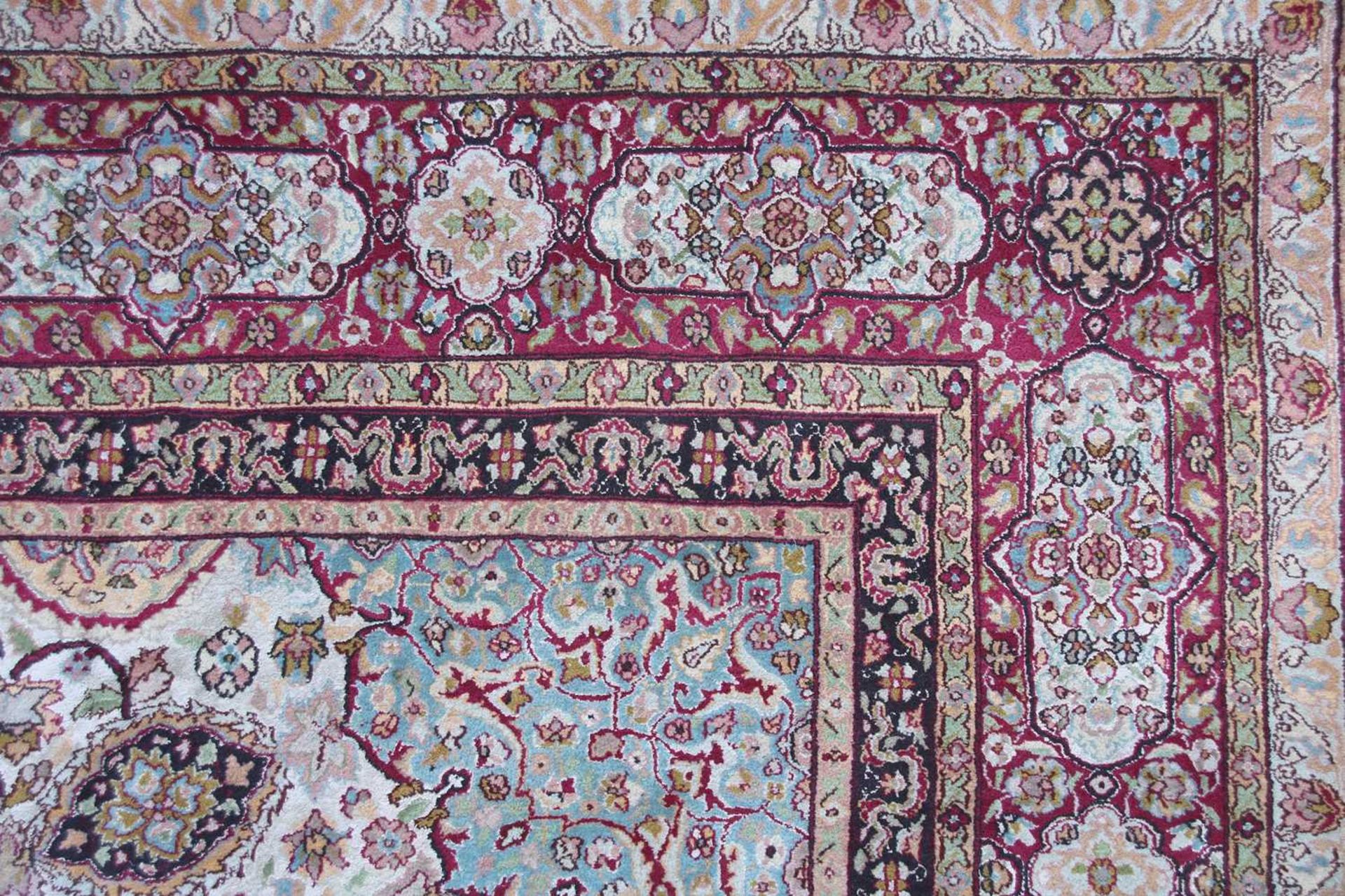 A wool and silk Isfahan rug - Image 4 of 15