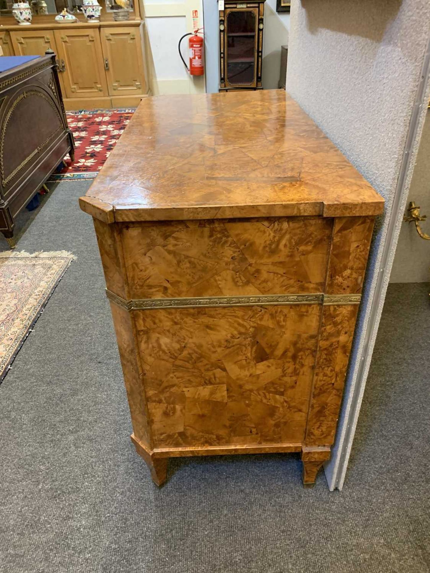 A Baltic burr walnut commode, - Bild 15 aus 22