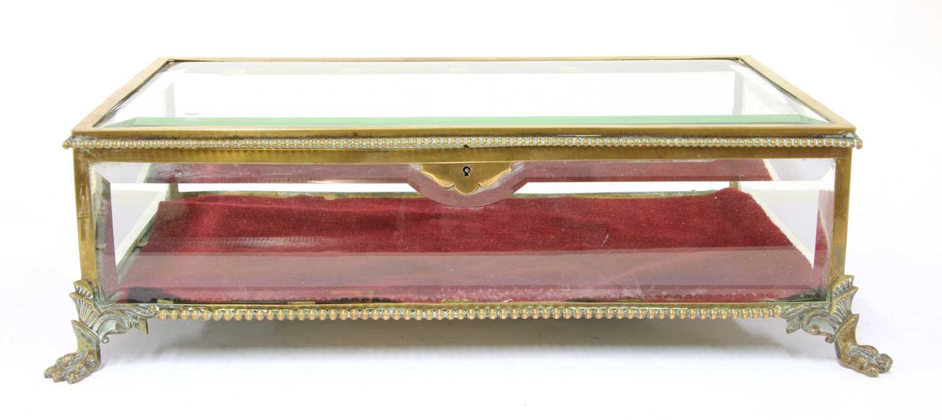 A gilt brass tabletop vitrine, - Bild 3 aus 3