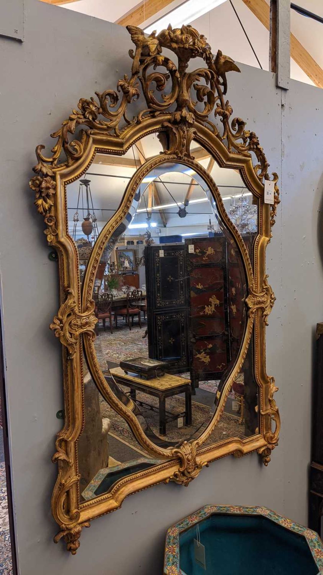 A large giltwood and gesso overmantel mirror, - Bild 10 aus 10