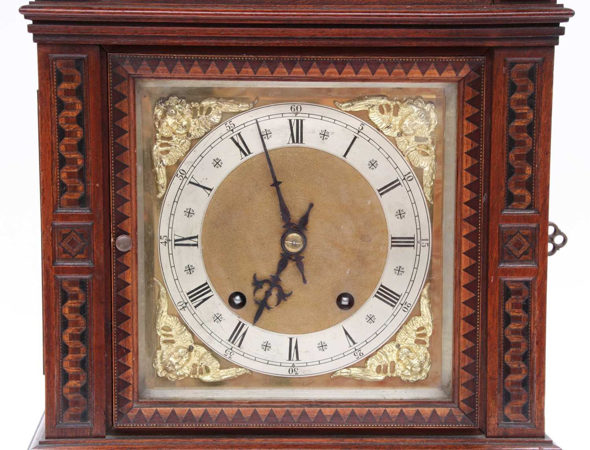 A Victorian walnut mantel clock, - Bild 3 aus 6