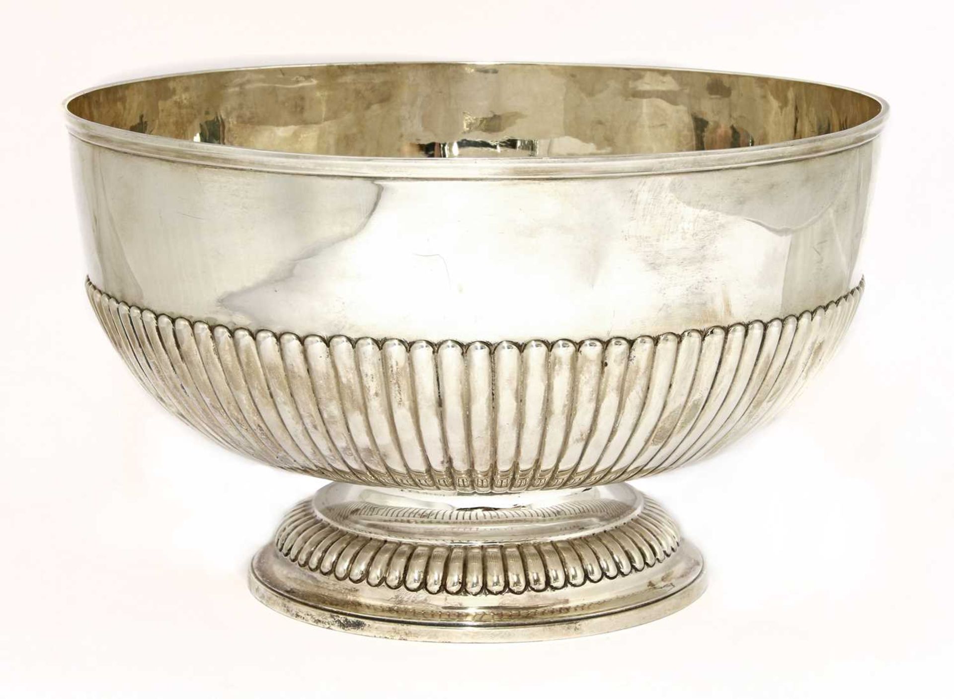 A Victorian silver rose bowl, - Bild 3 aus 13