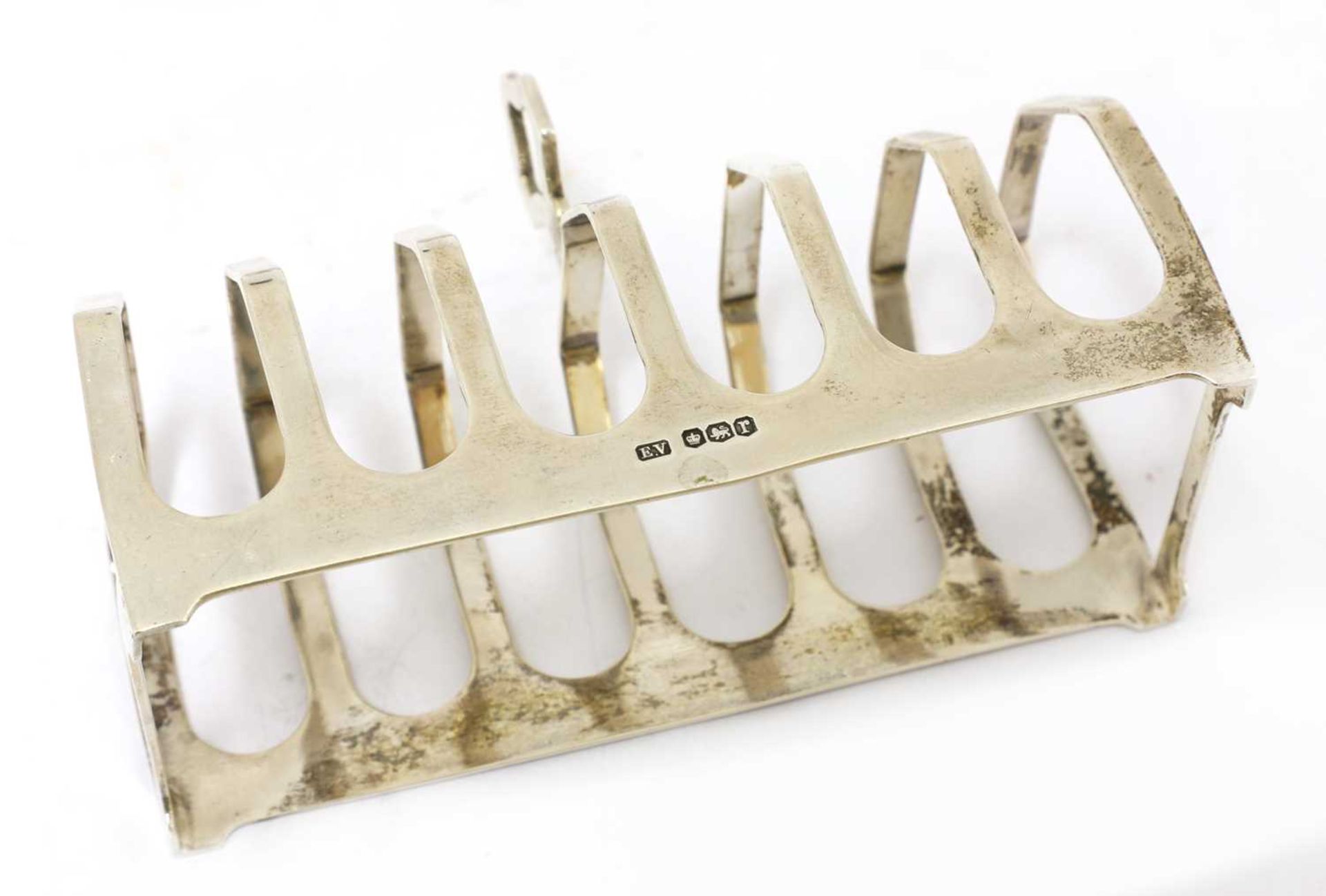 A set of four silver toast racks, - Bild 3 aus 3