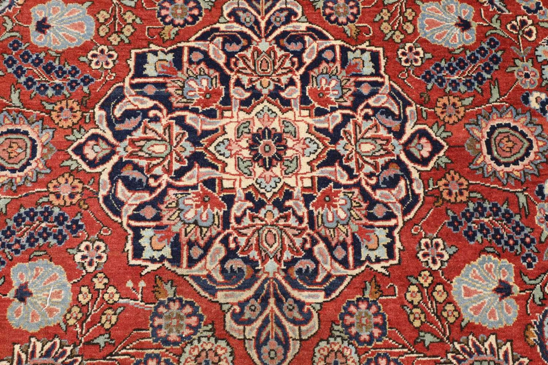 A pair of hand-knotted Persian rugs, - Image 4 of 10