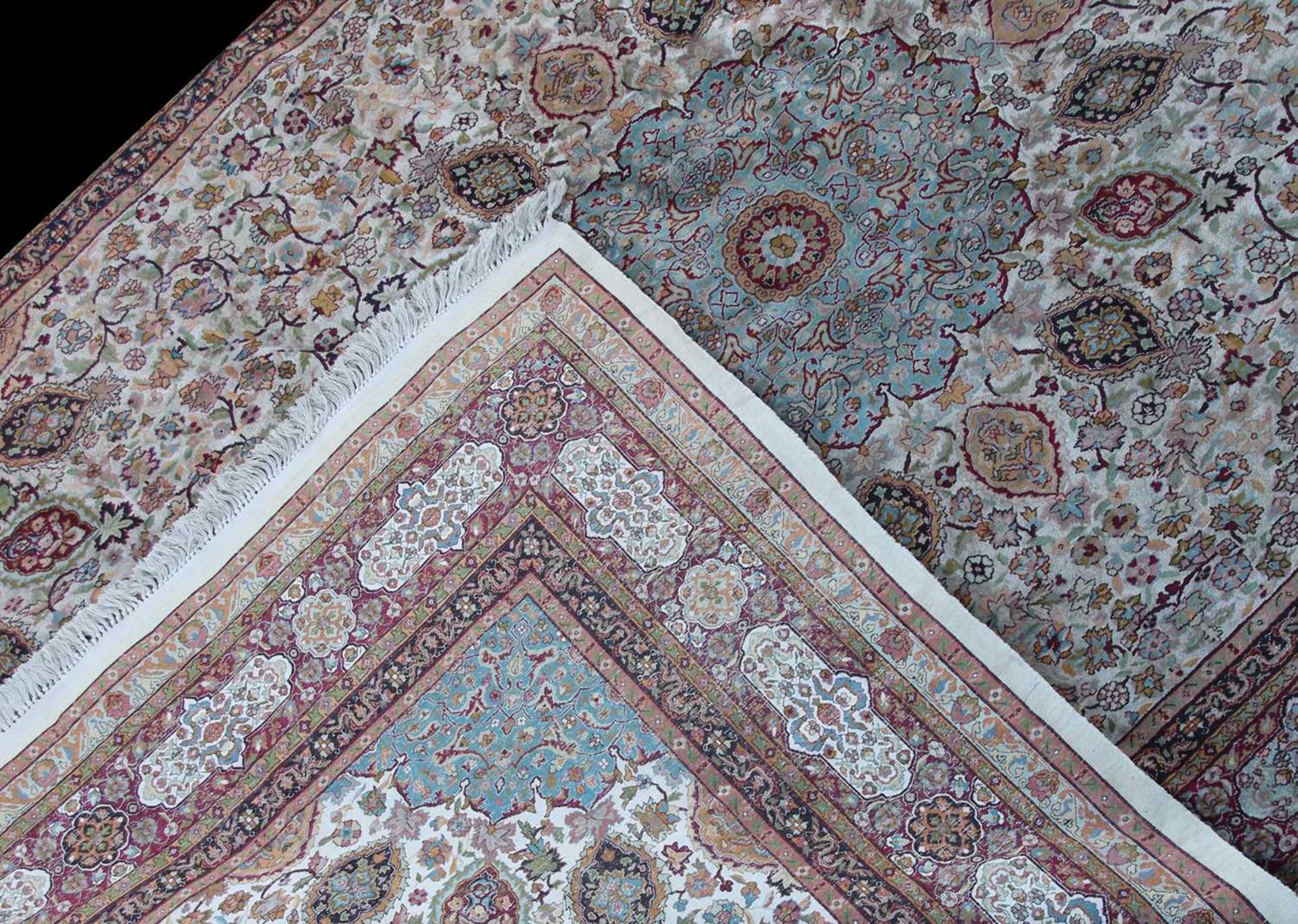 A wool and silk Isfahan rug - Image 2 of 15