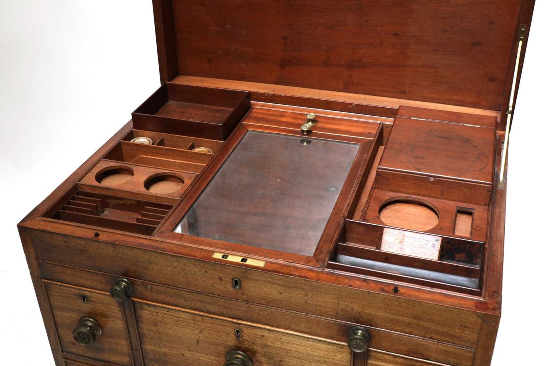 A mahogany campaign-type dressing chest, - Bild 7 aus 8