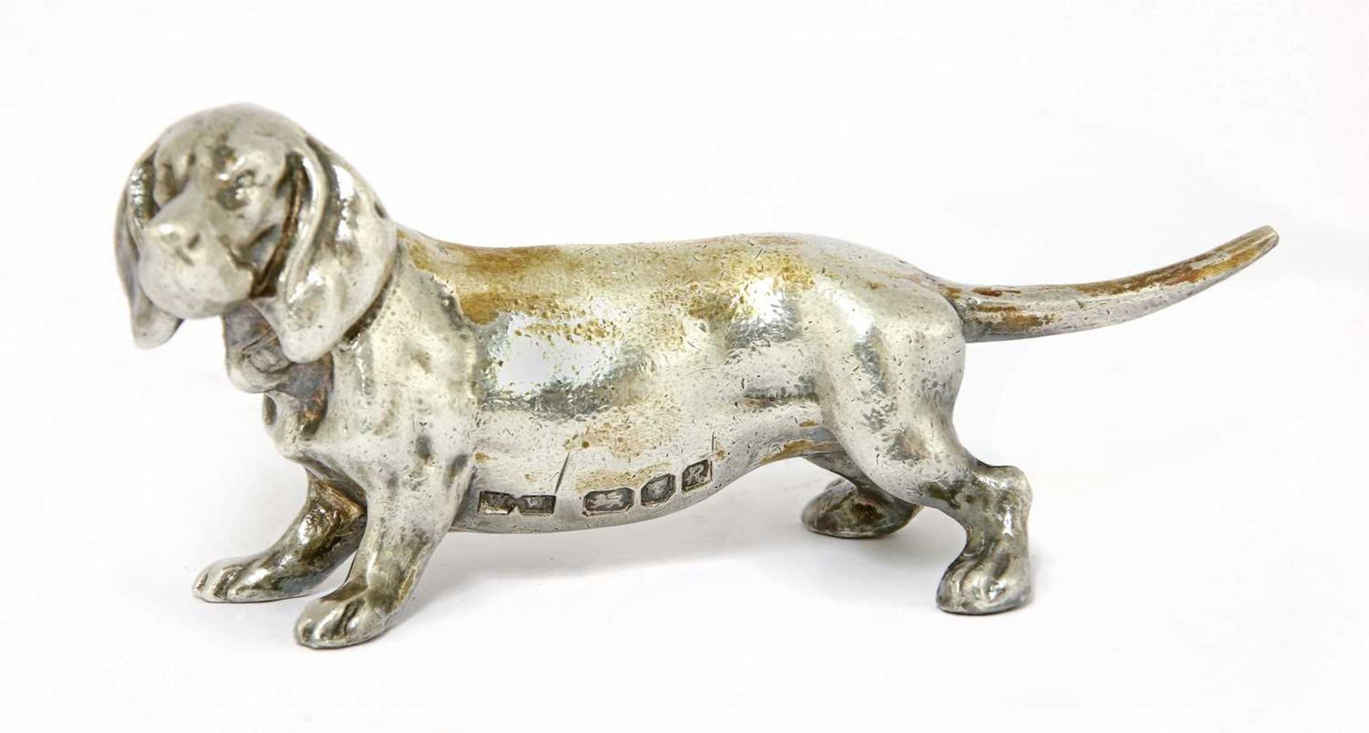 A cast silver figure of a dachshund, - Bild 3 aus 4