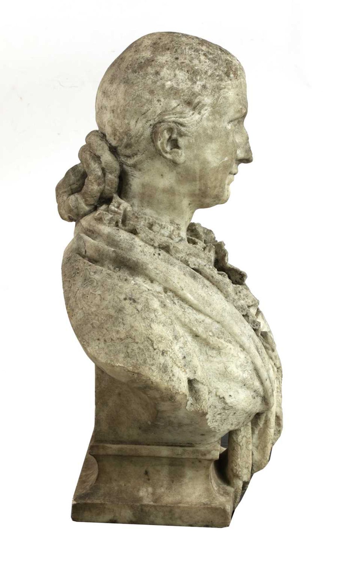 A weathered marble bust of a Victorian lady, - Bild 2 aus 3