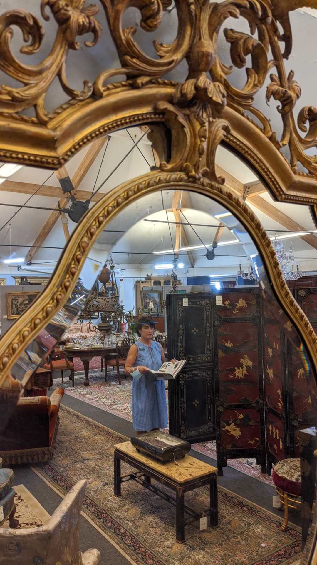 A large giltwood and gesso overmantel mirror, - Bild 9 aus 10