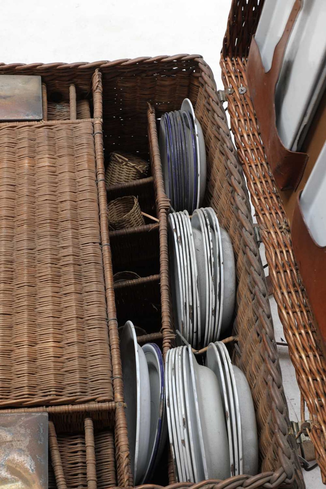 A large Edwardian yacht's dining picnic hamper, - Bild 4 aus 7