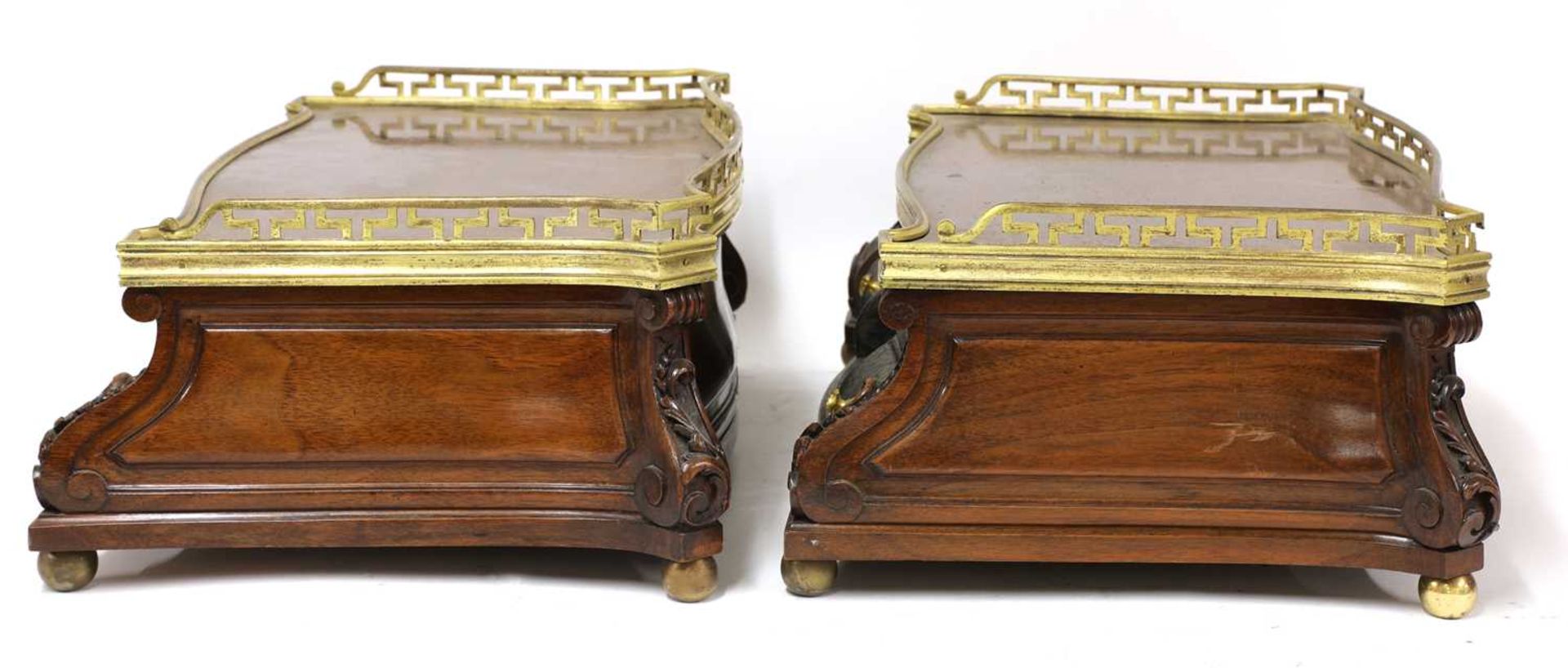 A pair of mahogany cartonniers, - Bild 5 aus 5