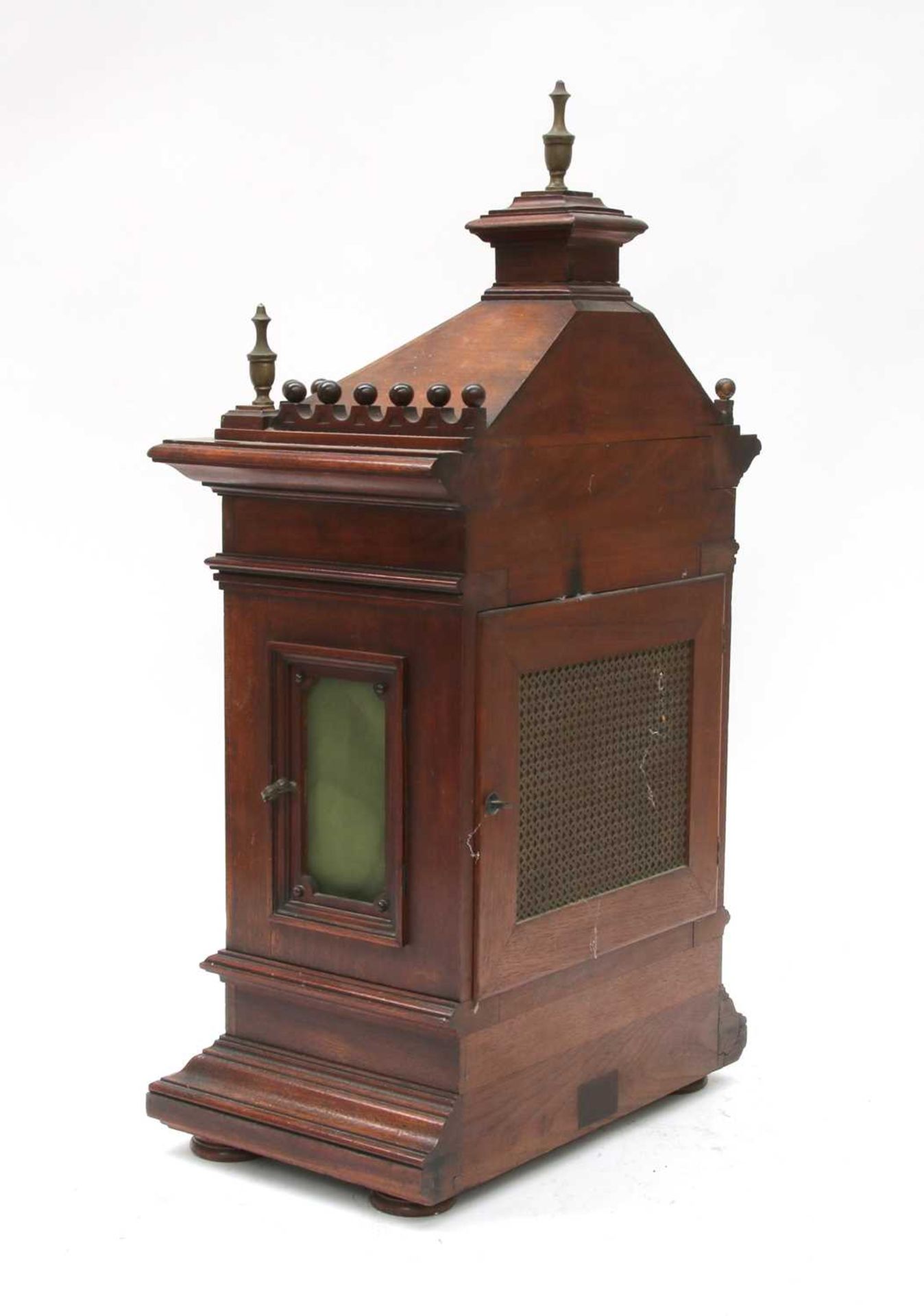 A Victorian walnut mantel clock, - Bild 6 aus 6