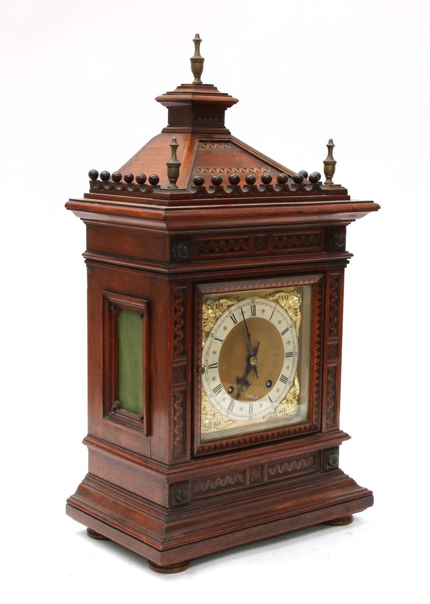 A Victorian walnut mantel clock, - Bild 2 aus 6