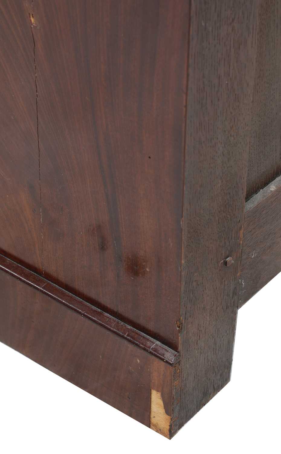 A Biedermeier mahogany commode - Image 5 of 6