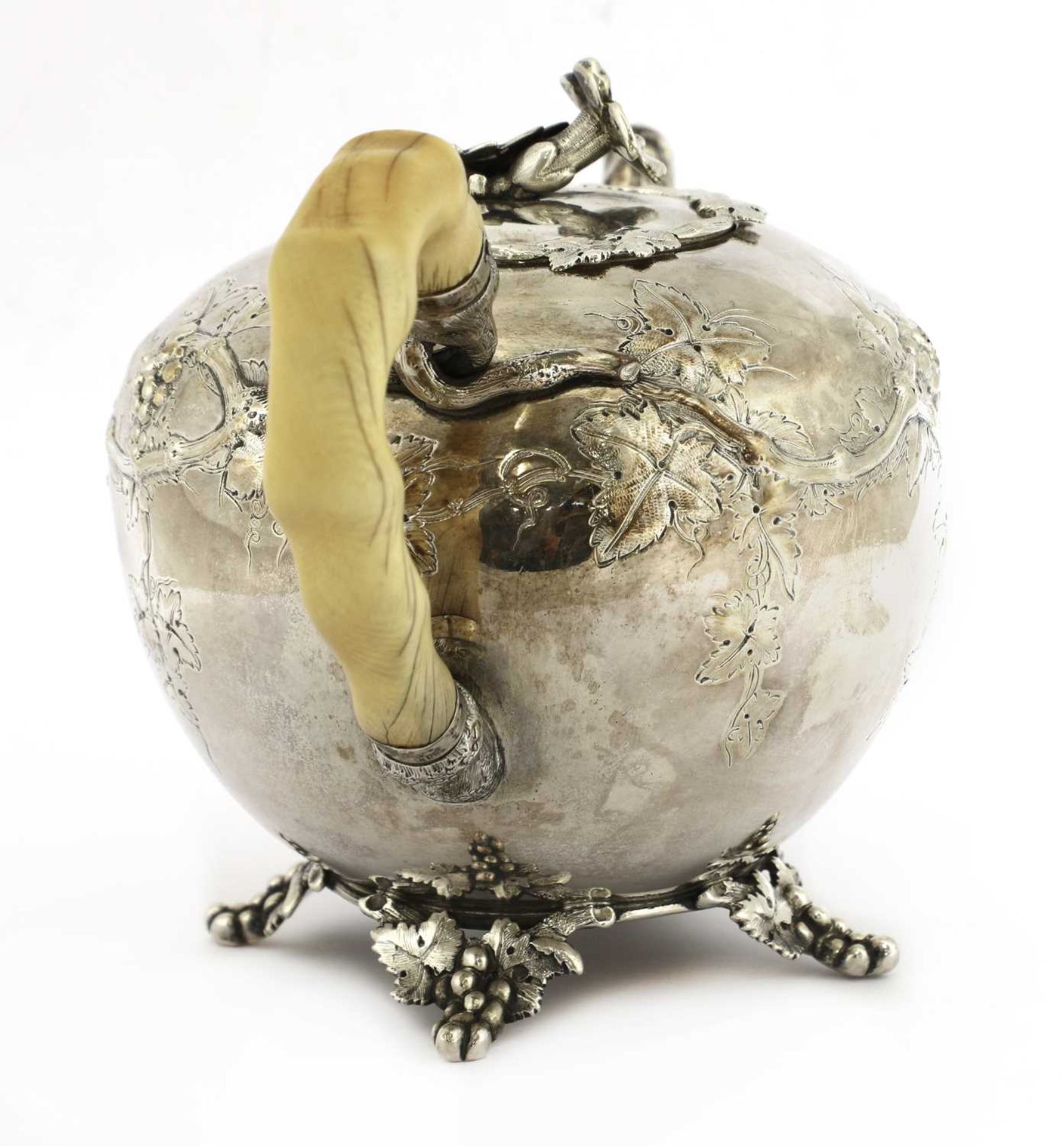 A Dutch 833 standard silver teapot, - Bild 2 aus 4
