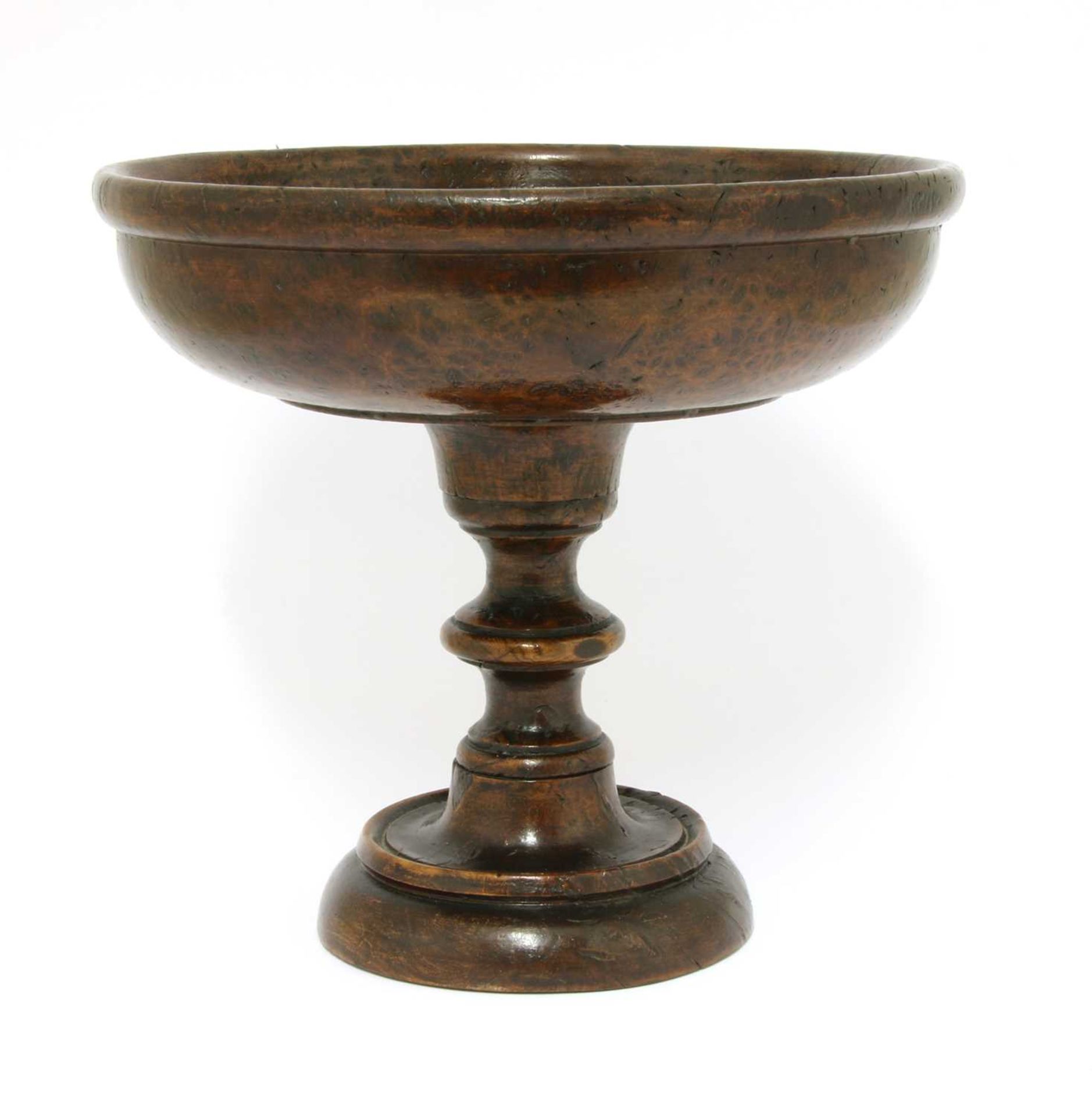 A burr elm tazza,