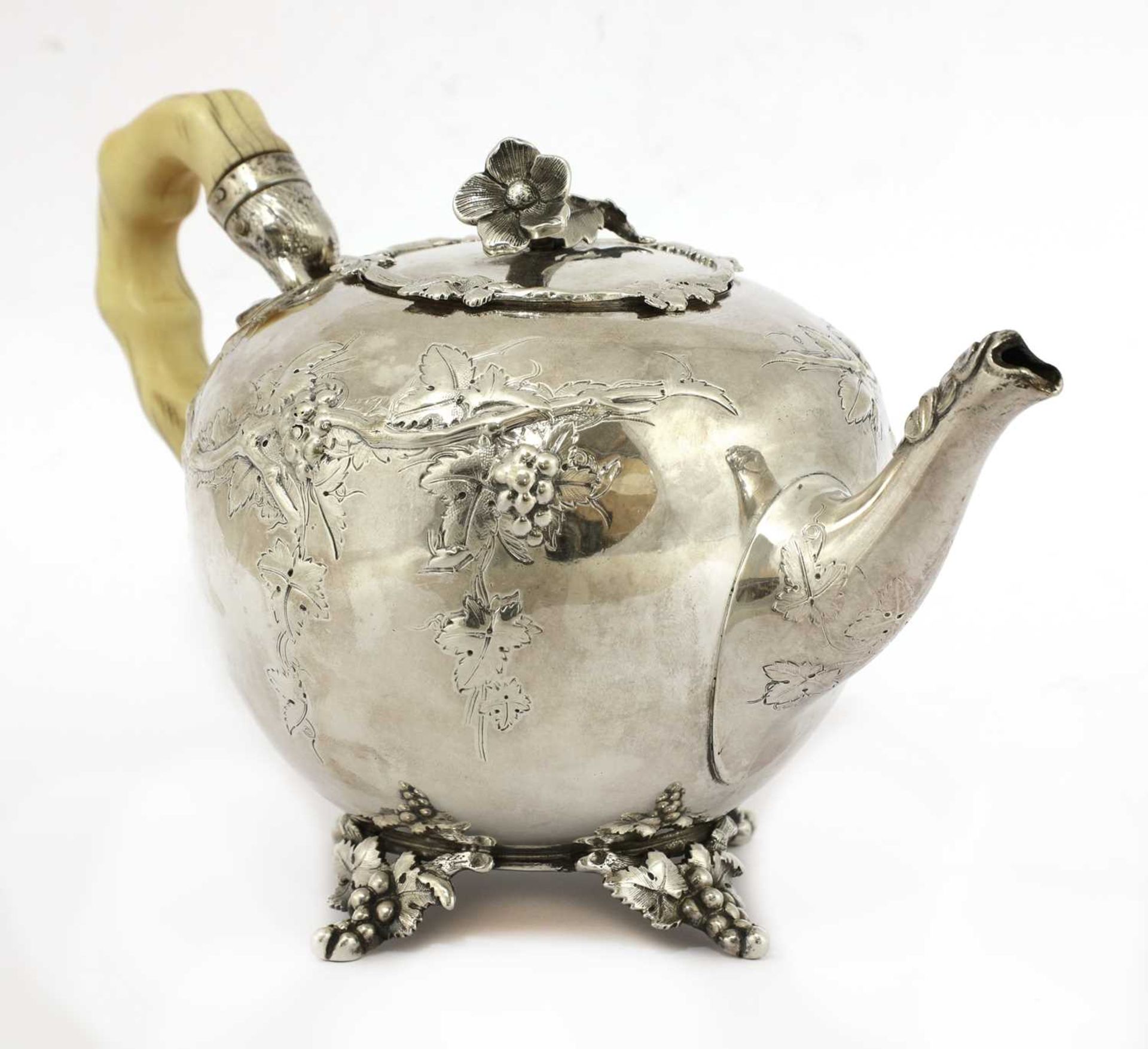 A Dutch 833 standard silver teapot, - Bild 3 aus 4