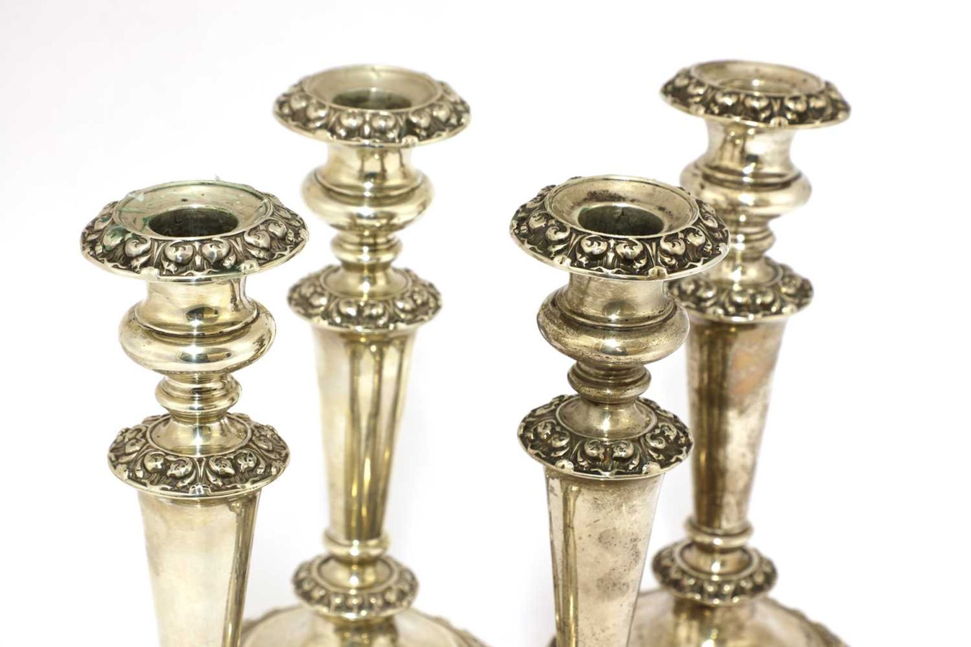 A set of four William IV silver candlesticks, - Bild 2 aus 3