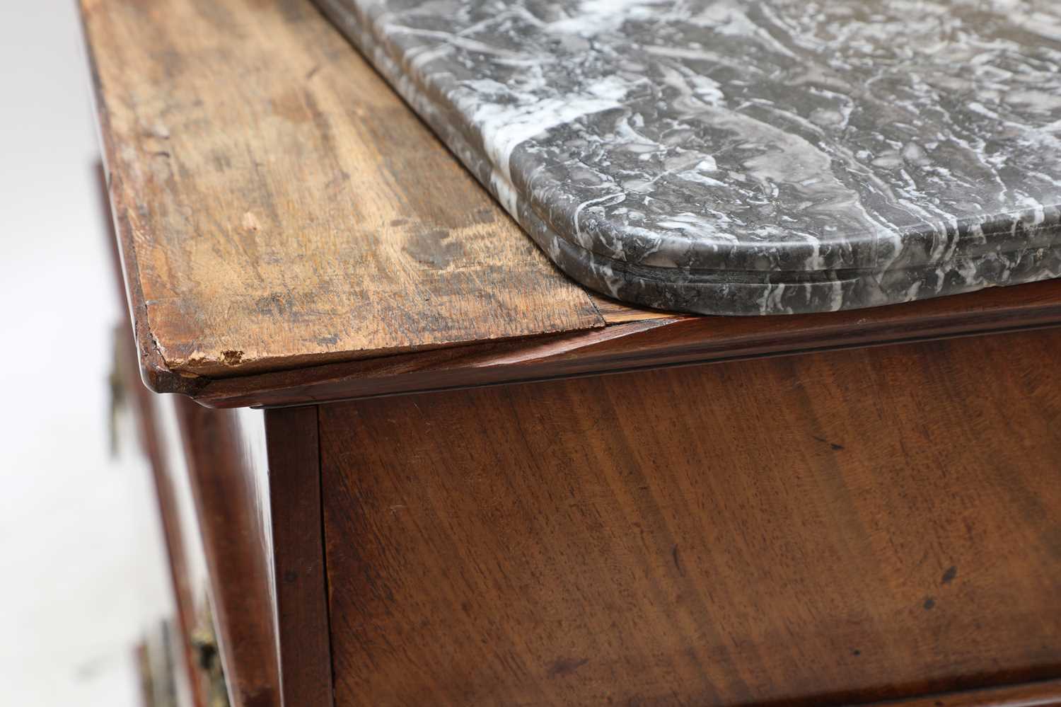 A Biedermeier mahogany commode - Image 4 of 6