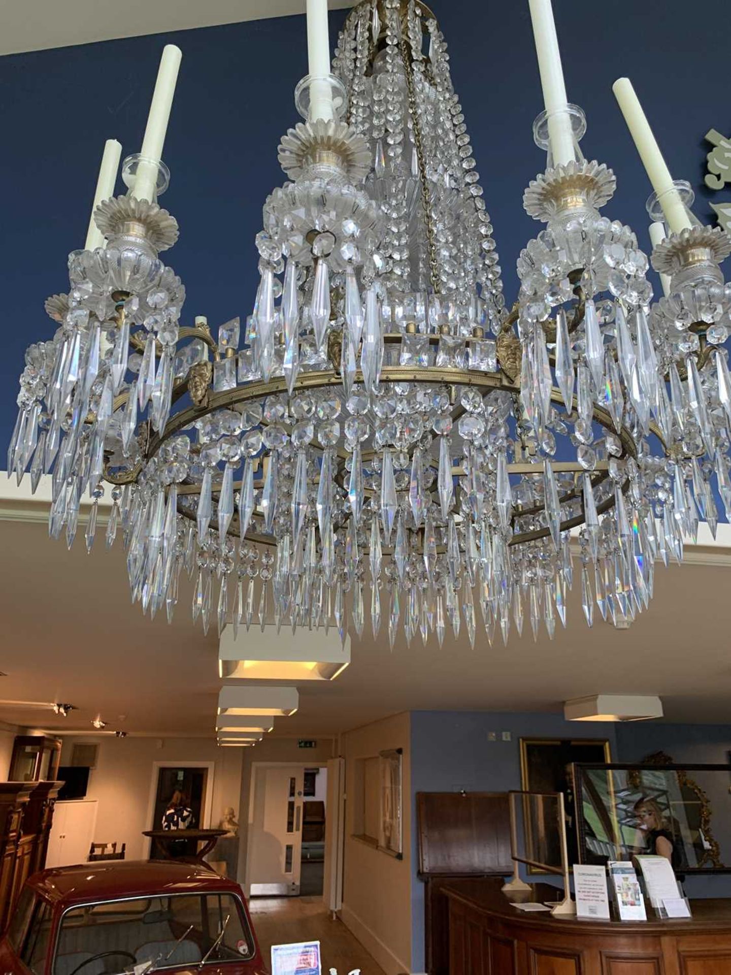 A large George III-style gilt brass and cut-glass twelve-light chandelier, - Bild 10 aus 12