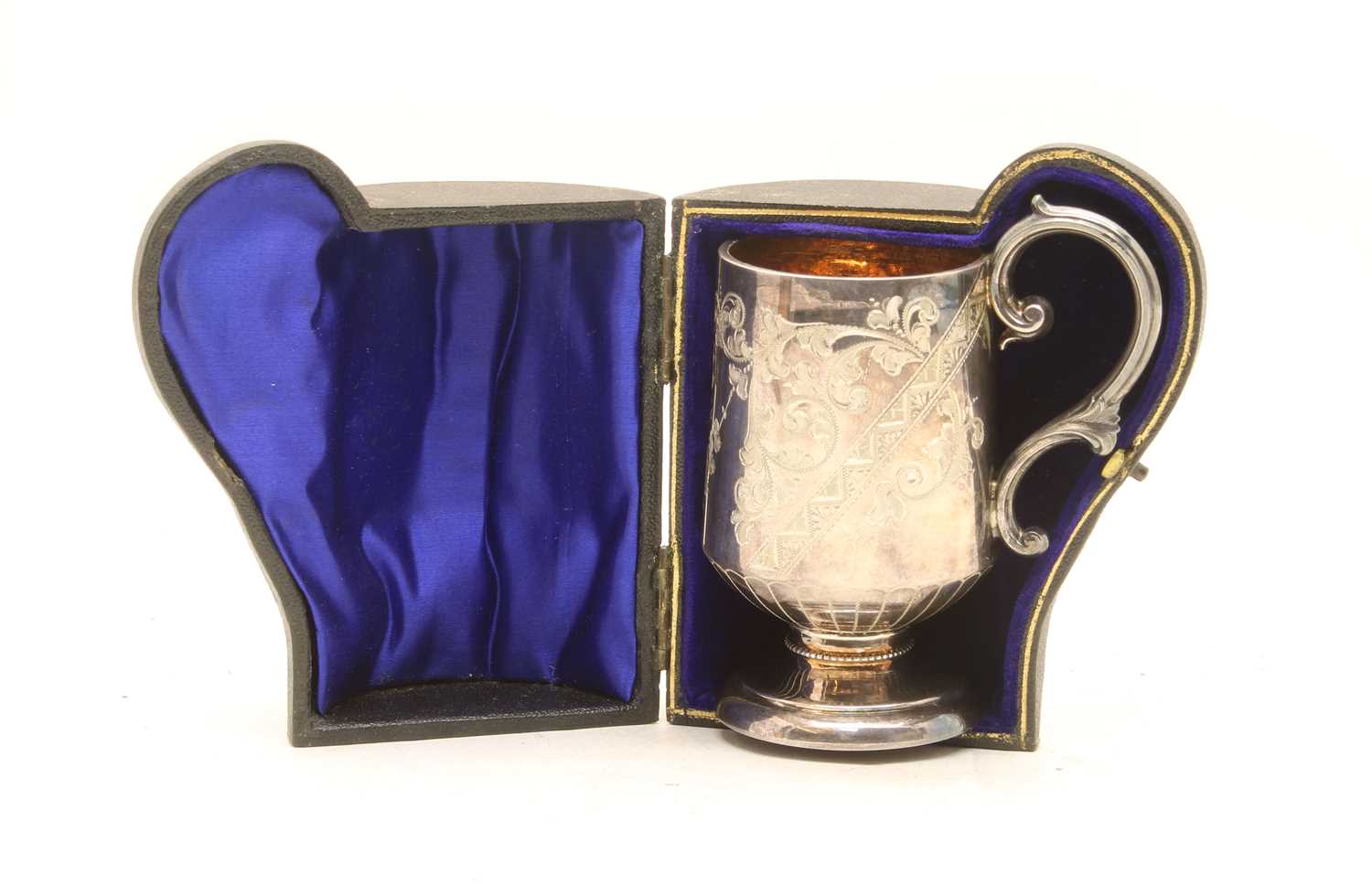 An Edwardian cased silver Christening mug, - Image 3 of 3