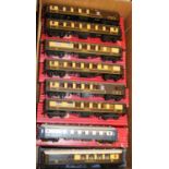 Hornby Dublo Gauge Railway accessories,