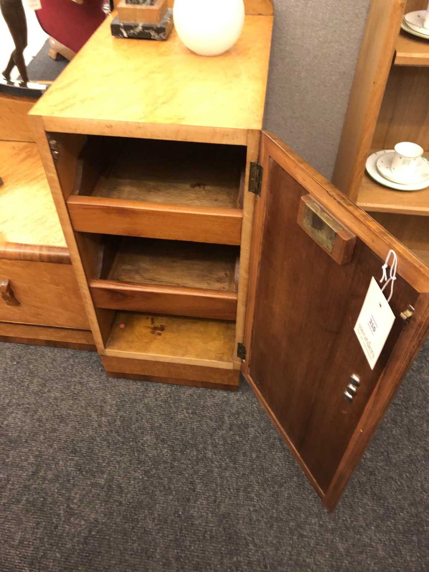 An Art Deco bird's-eye maple and walnut dressing table, - Bild 4 aus 7