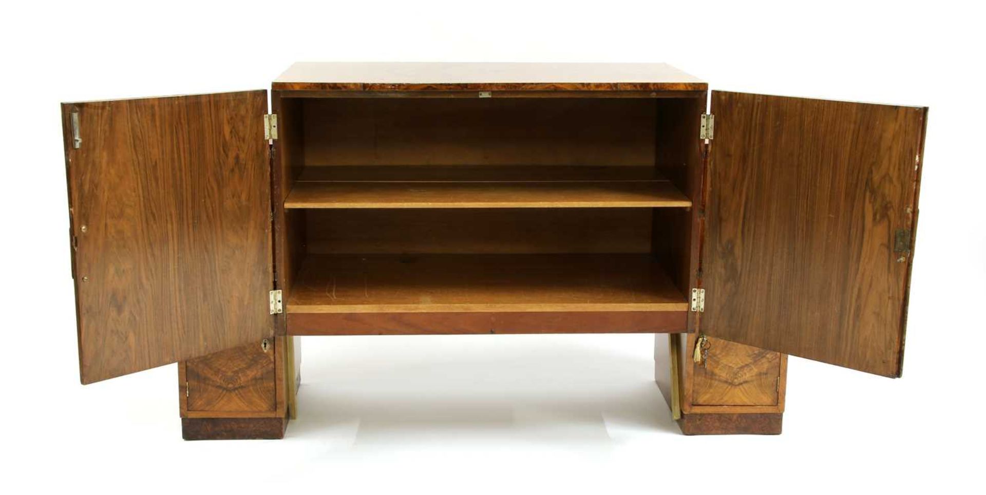 An Art Deco burr walnut sideboard, - Bild 3 aus 9