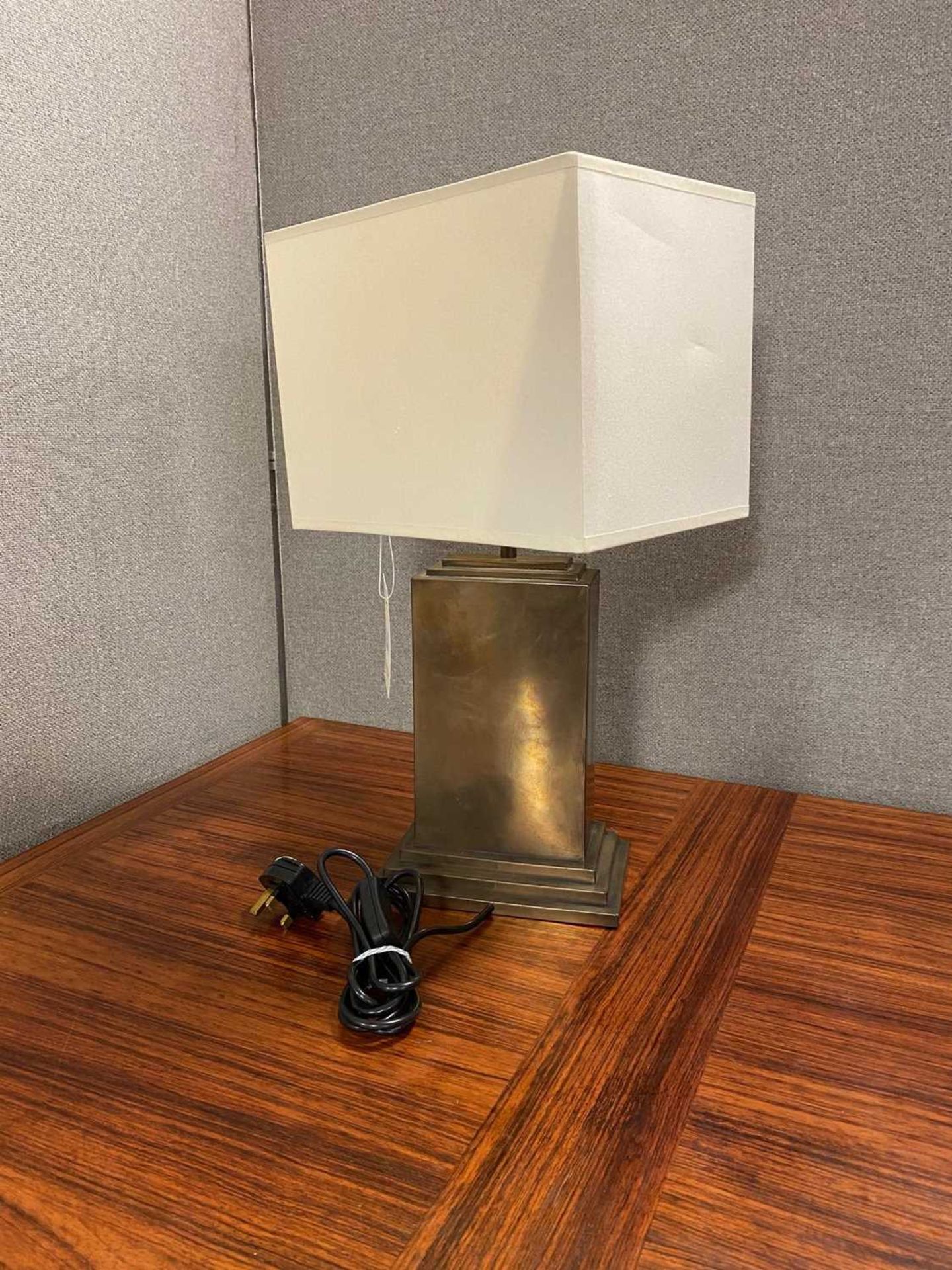 A pair of David Hunt bronze table lamps, - Bild 2 aus 4