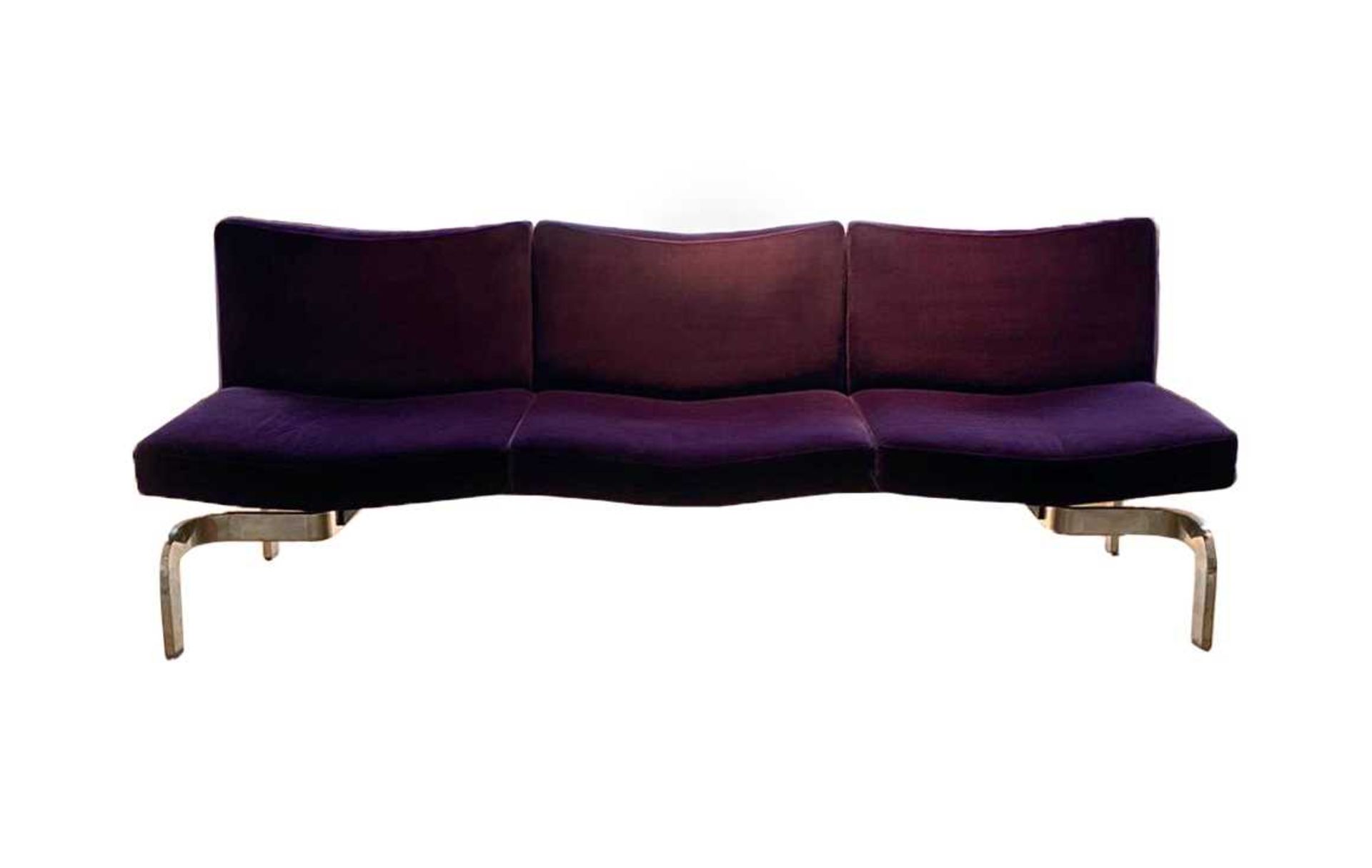 A pair of purple upholstered settees, - Image 4 of 4