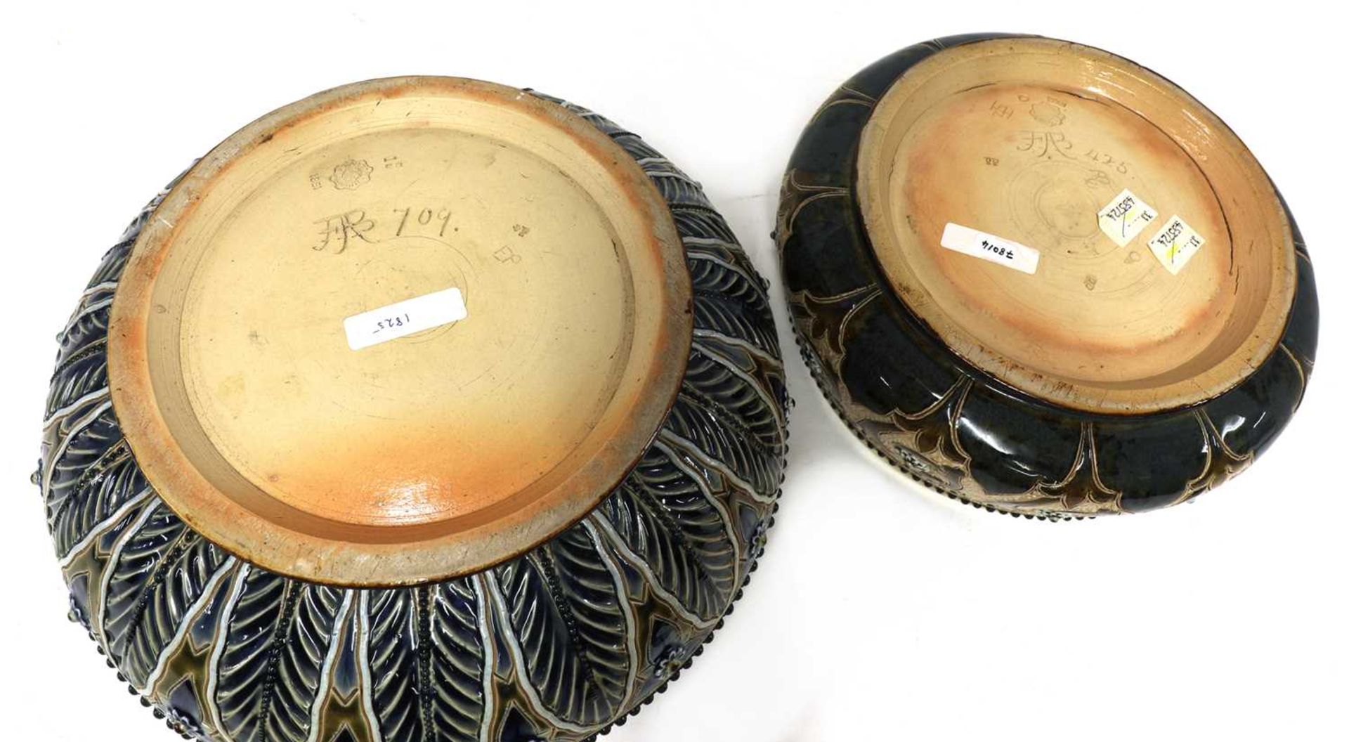 A Royal Doulton stoneware fruit bowl, - Bild 2 aus 2