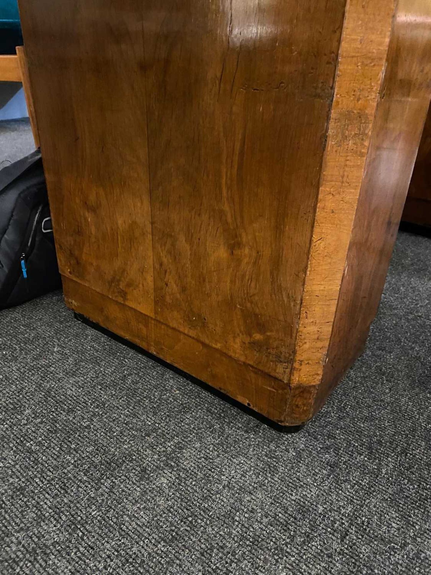 An Art Deco burr walnut extending dining table, - Bild 4 aus 8