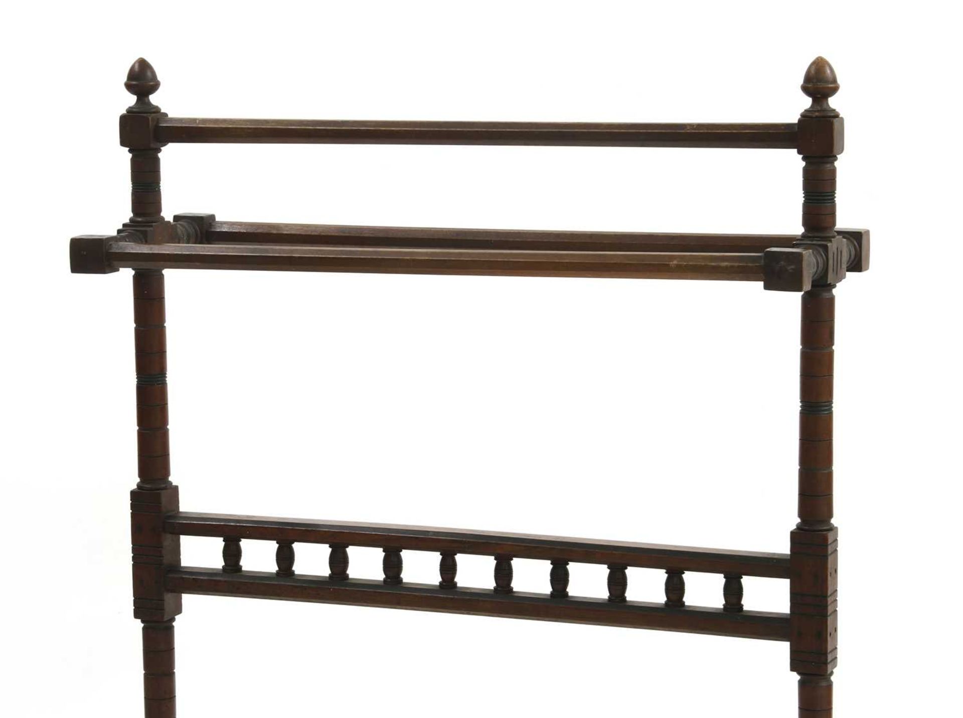 An Arts and Crafts walnut towel rail, - Bild 2 aus 3