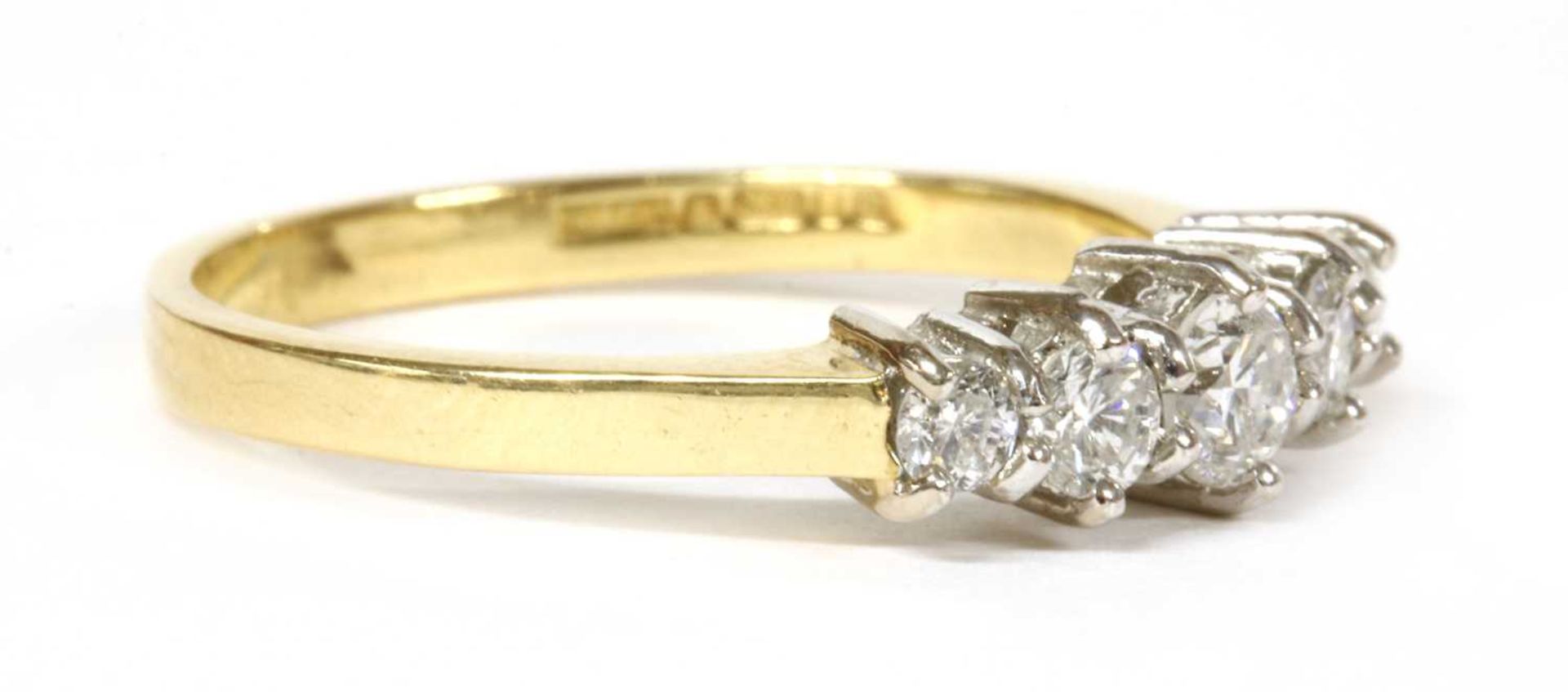 An 18ct gold five stone diamond ring, - Bild 5 aus 6