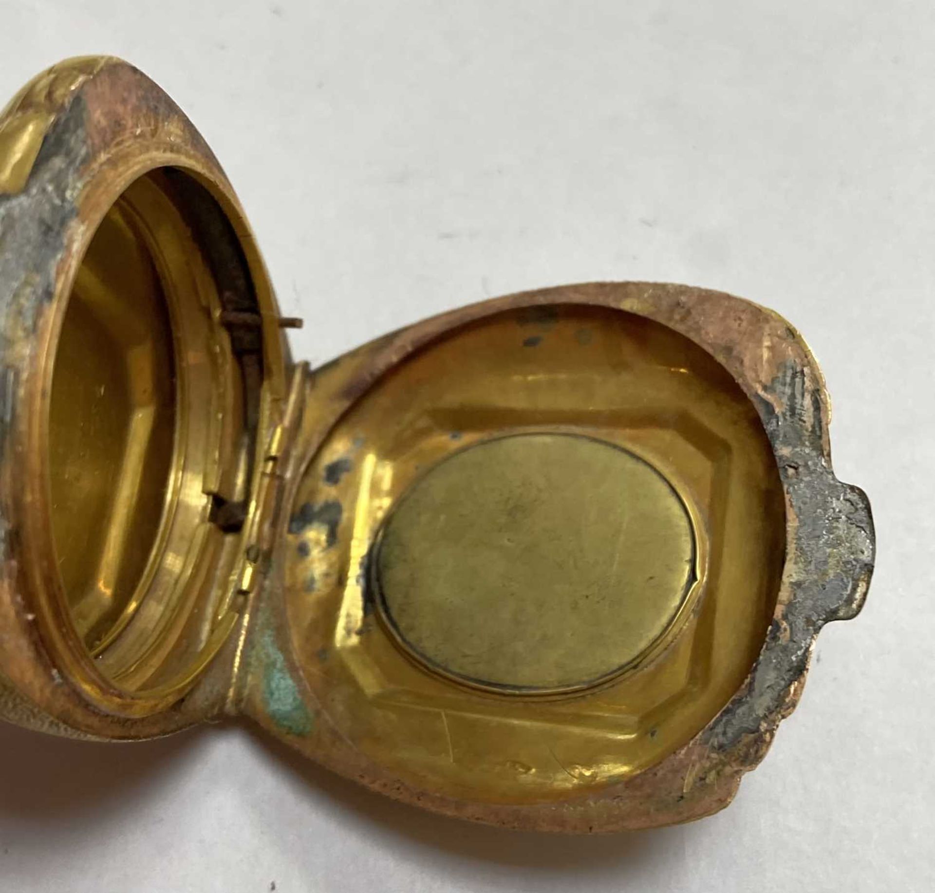 A gold scent bottle form fob watch case, - Bild 5 aus 5