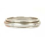 An 18ct white gold diamond set spinner ring,