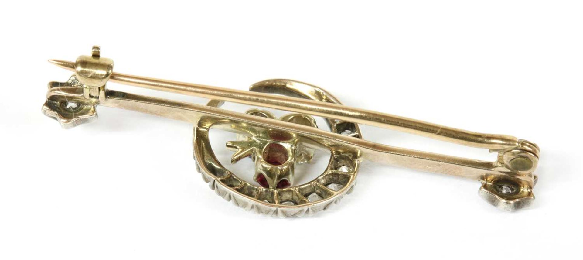 A gold and silver, diamond, ruby and sapphire crescent bar brooch, - Bild 2 aus 2
