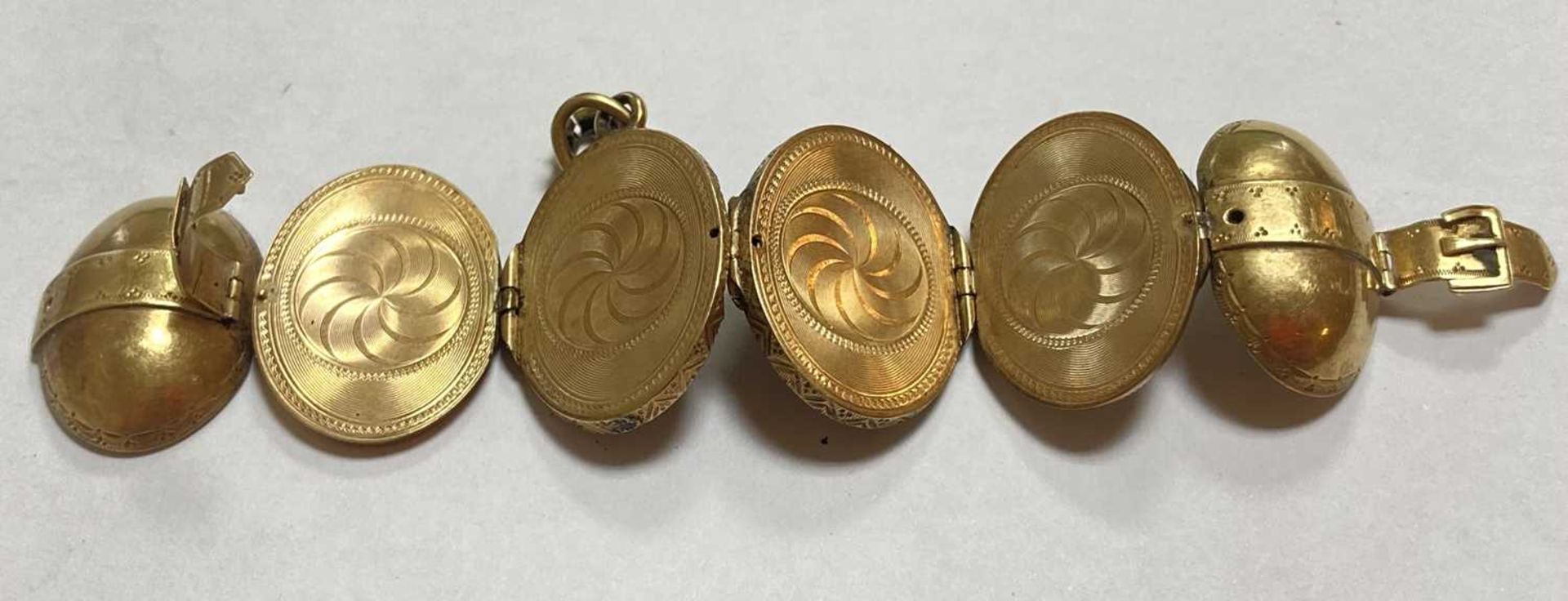 A gold egg form multi-photo 'family' locket, - Bild 11 aus 13