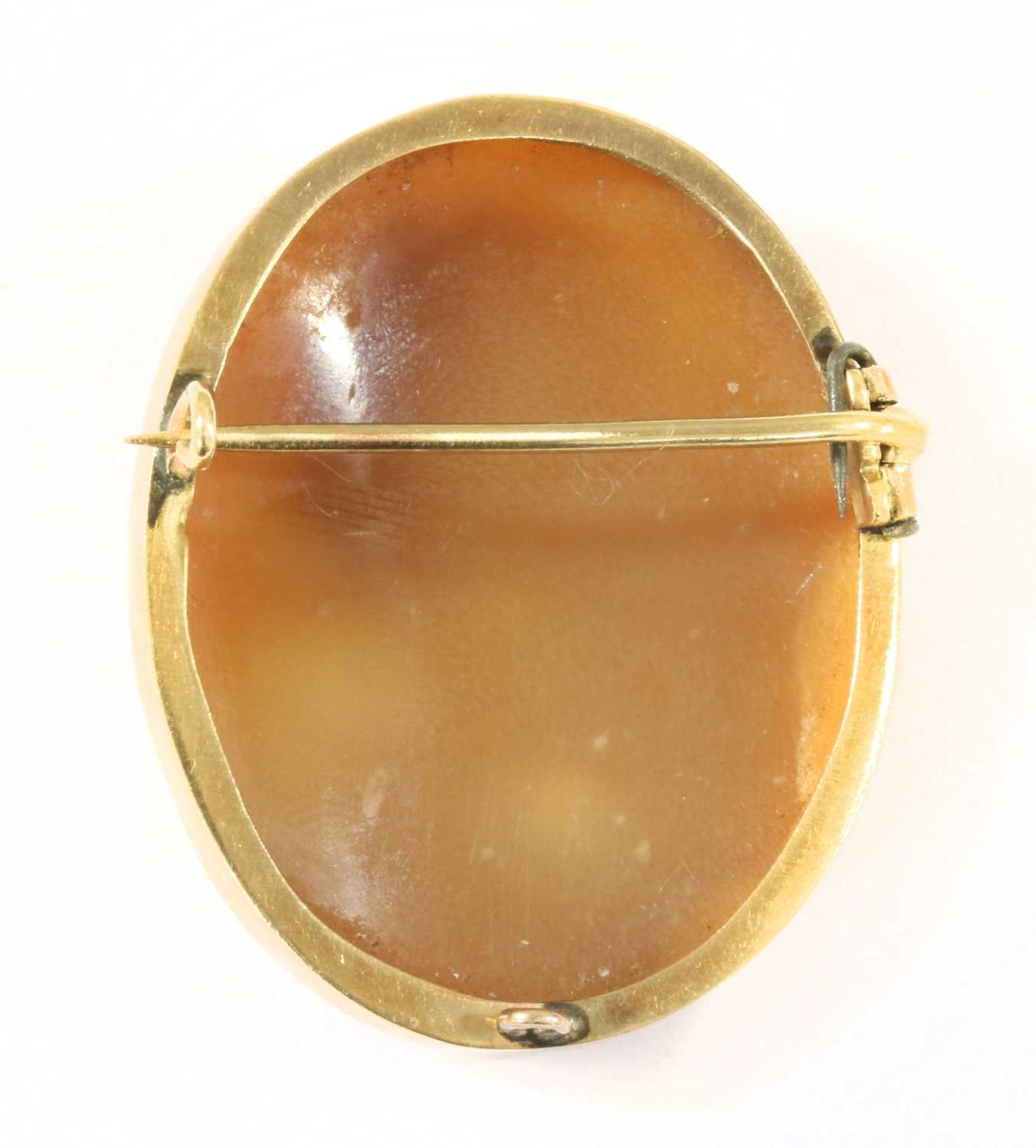 A gold mounted oval shell cameo, - Bild 2 aus 2