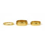 Three 22ct gold wedding rings,