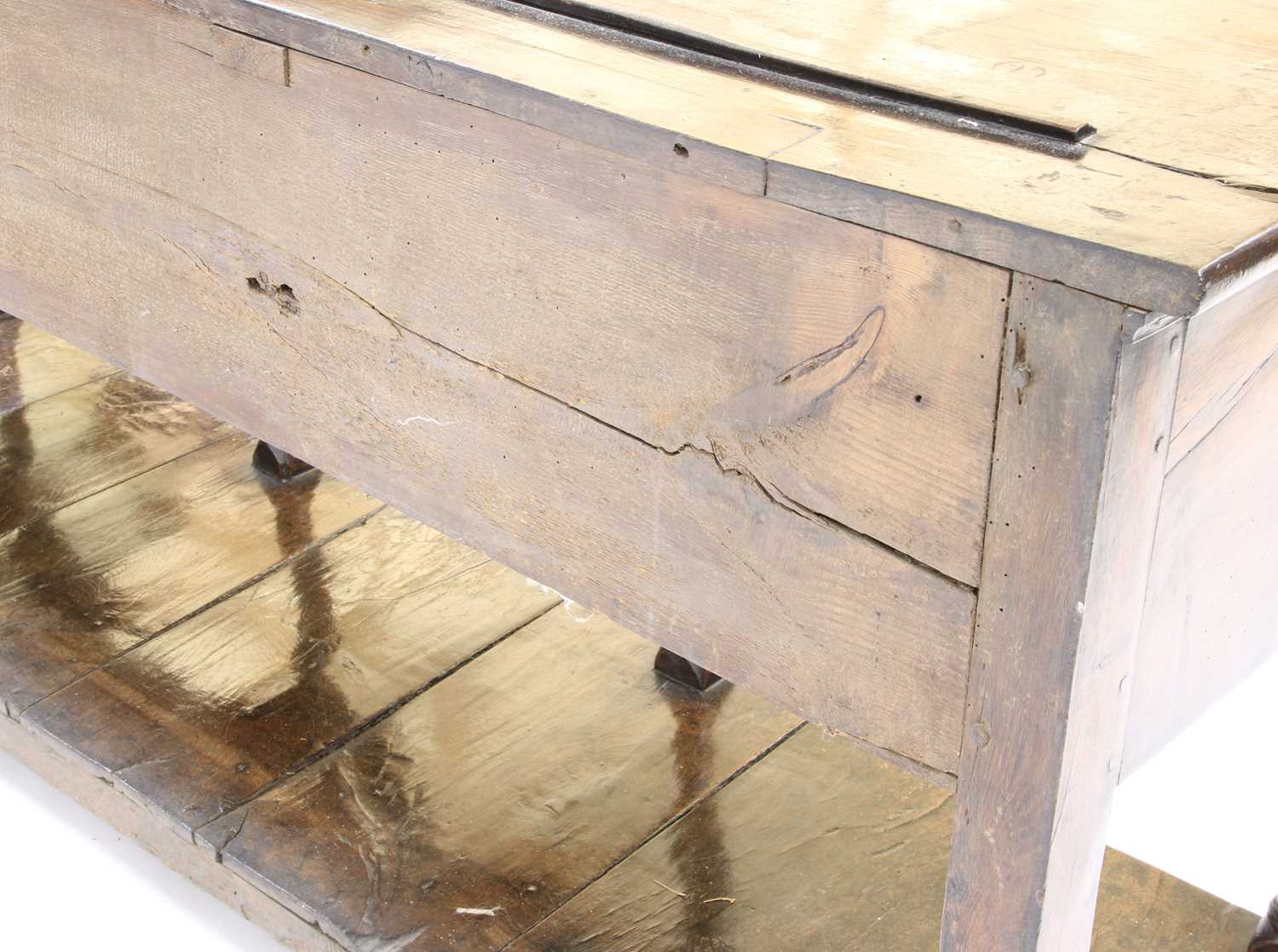 A George III oak dresser base - Image 5 of 5