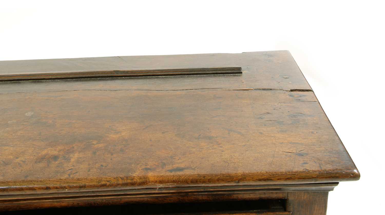 A George III oak dresser base - Image 3 of 5