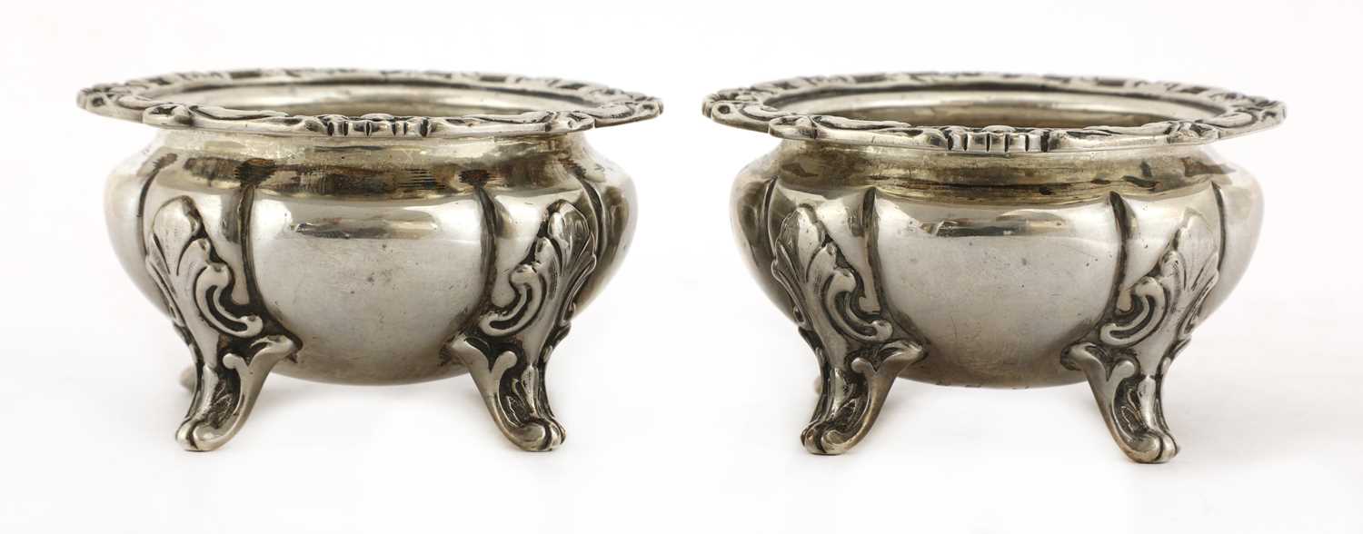 A pair of Edward VII silver open salts of heavy gauge - Image 2 of 6