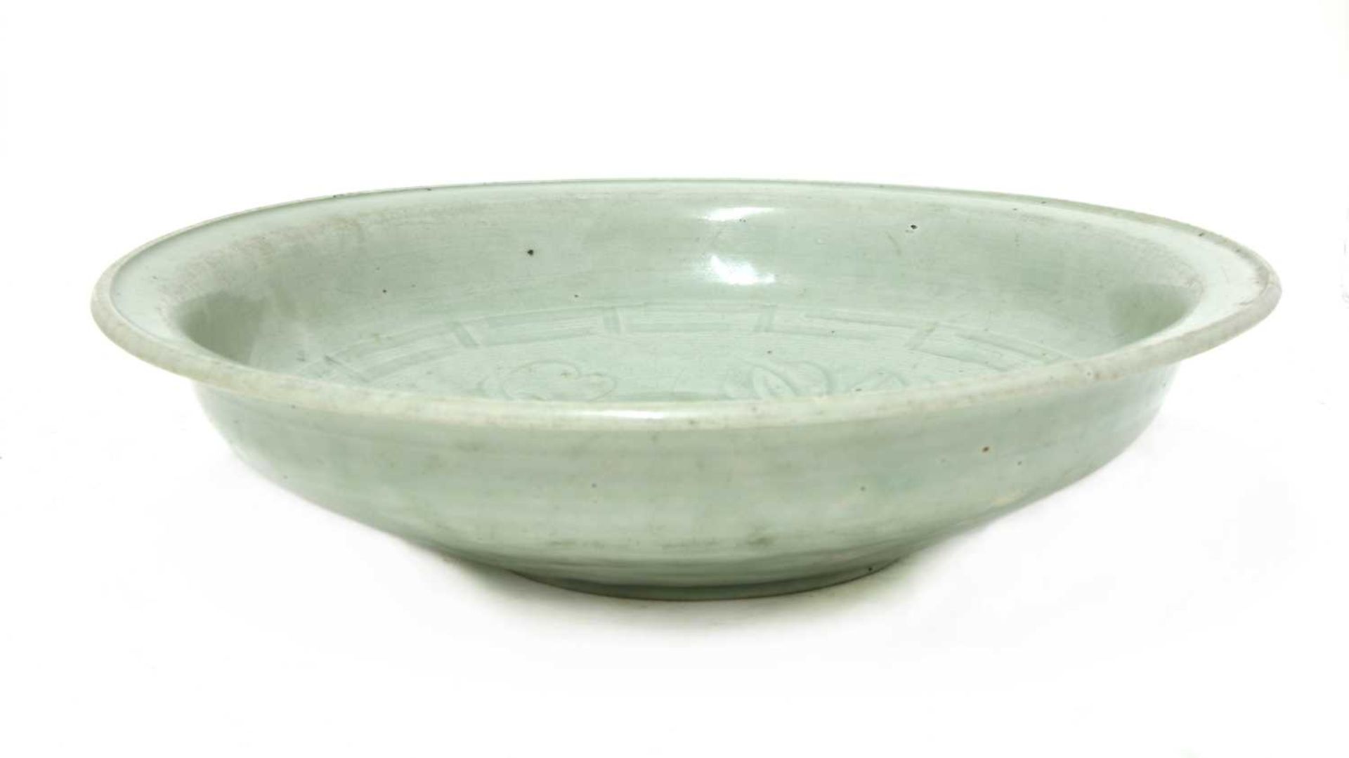 A Chinese celadon charger, - Bild 3 aus 3