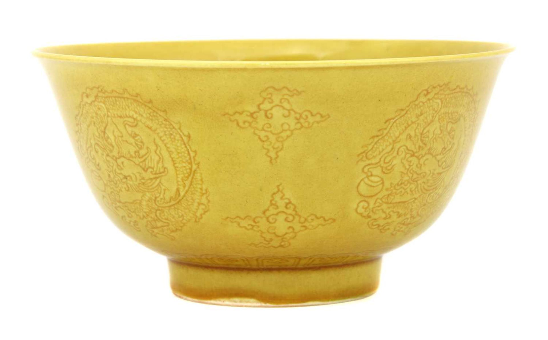 A Chinese yellow-glazed bowl, - Bild 3 aus 4