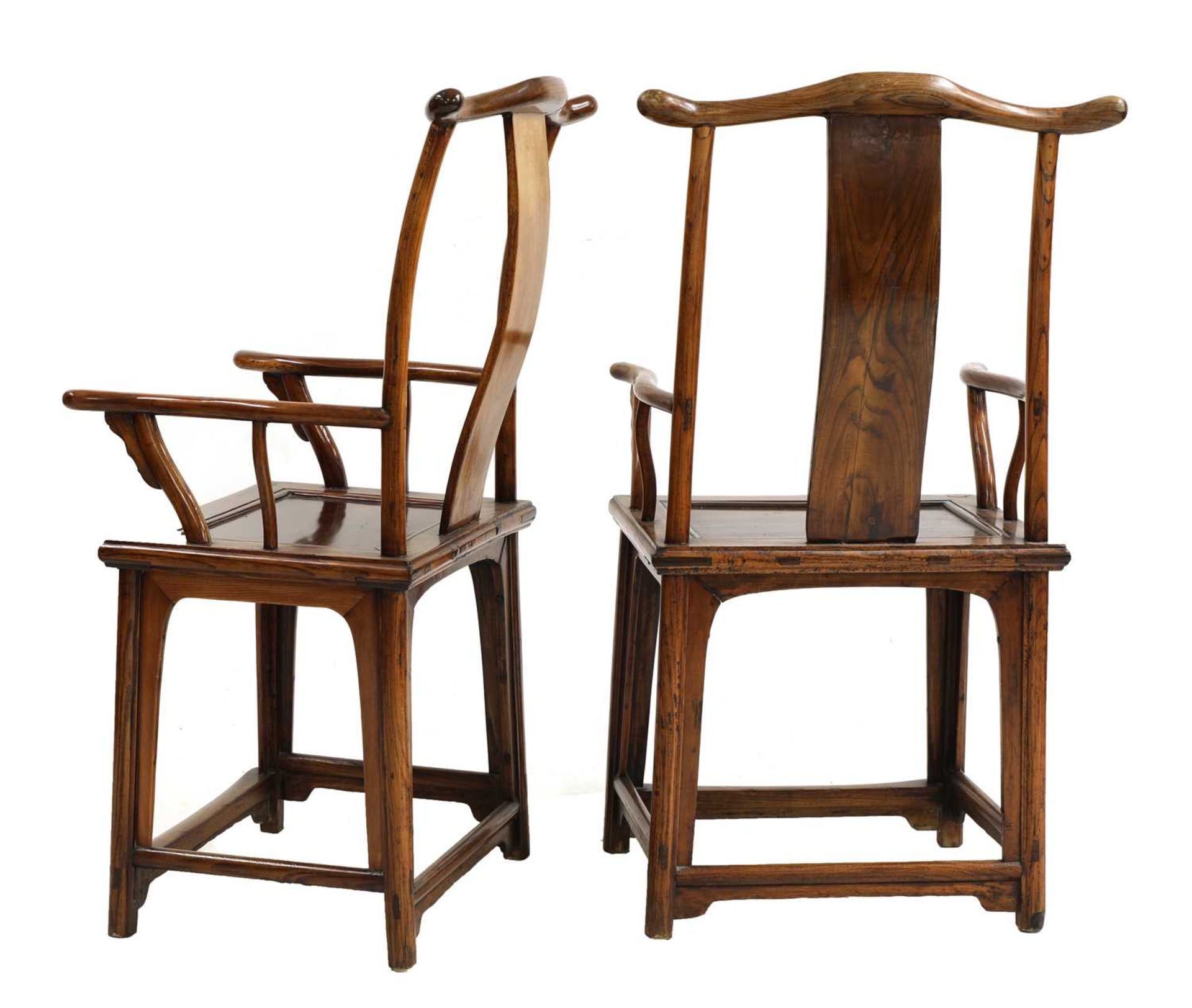 A pair of Chinese elm armchairs, - Bild 2 aus 6